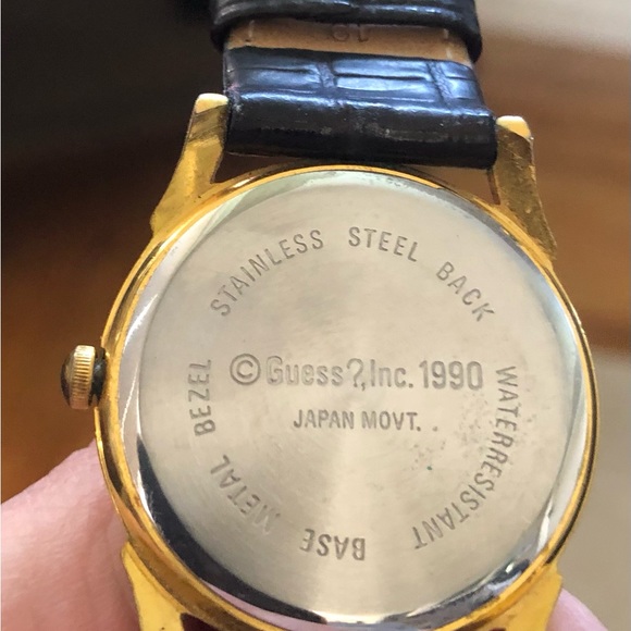 Vintage 1990’s Guess Analog Watch - Gold & white watch on genuine leather strap - Picture 4 of 13